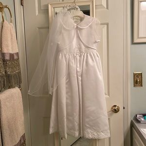 Girl’s first holy communion dress, T length and veil